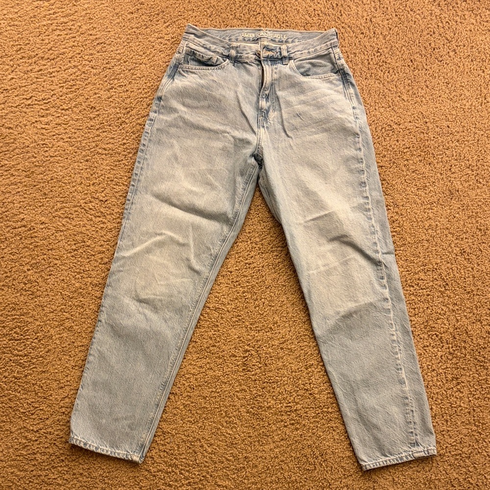 American Eagle Outfitters Light Blue High Rise mom jeans size 6 tall